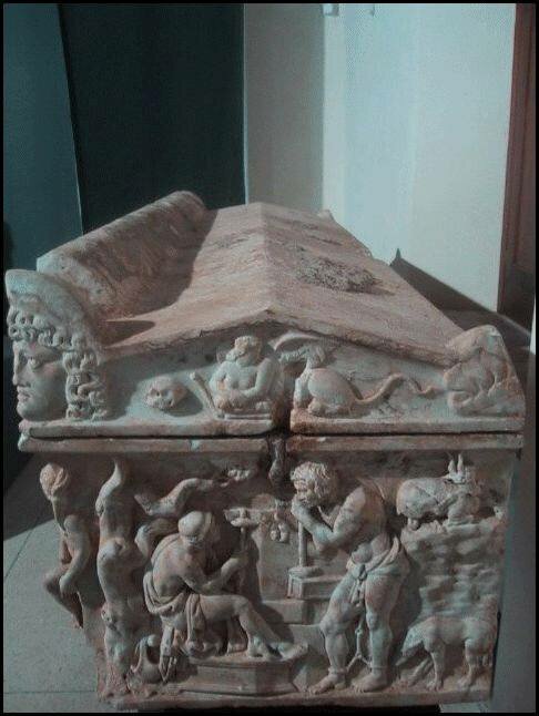 Sarcofago con rilievo raffigurante Saturno incatenato, Museo di Villa Adriana - Tivoli