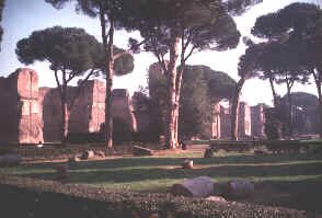 Vista del giardino delle terme di Caracalla