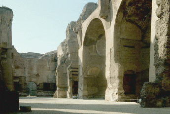 Arcate delle terme di Caracalla in prossimit� della natatio