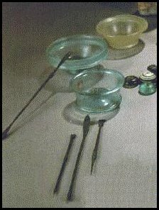 Coppette bastoncini e spatole per il trucco, I-VI sec. d.C.